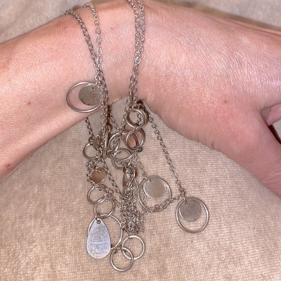 ✅Silver tone long necklace w/ discs, circles & teardrop  shapes 🩶 - Picture 5 of 5